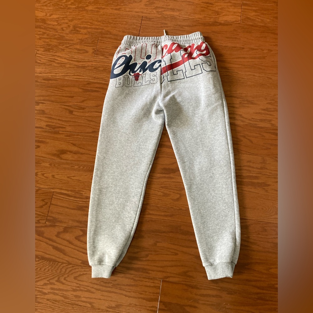 NBA Chicago Bulls Joggers Drawstring Waist Sweatpants Size EU L Gray Black - Picture 5 of 9